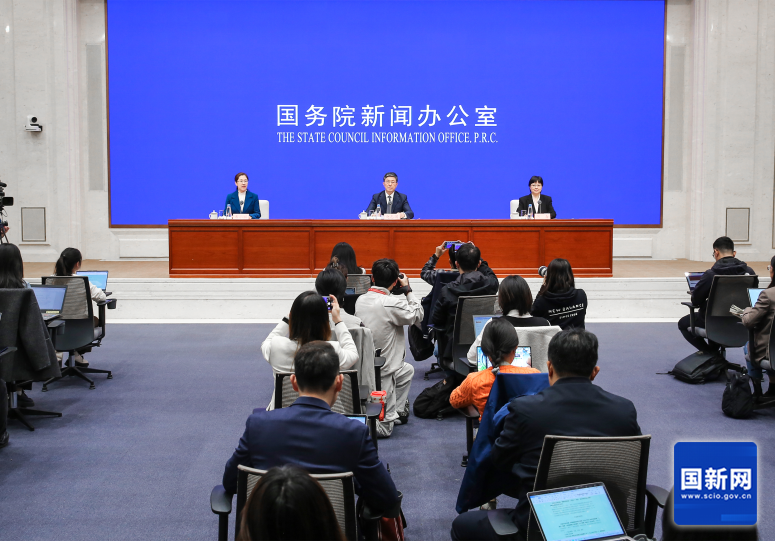 工信部：我国生成式人工智能服务大模型的注册用户超6亿