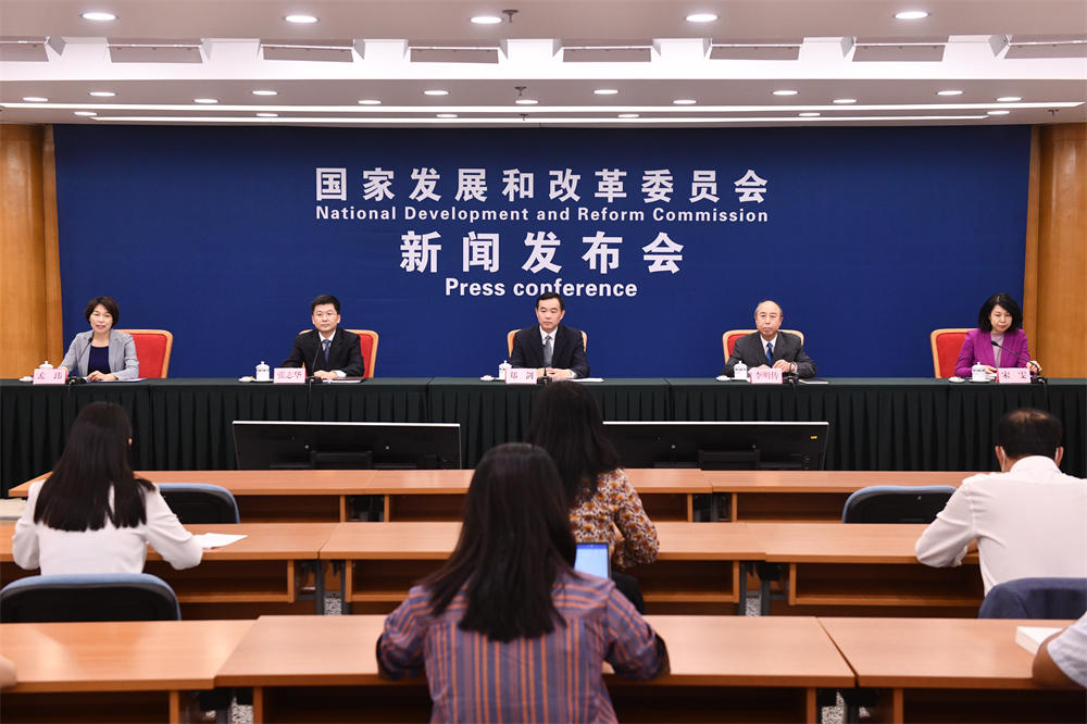 国家发改委：充分挖掘政务、金融、工业、交通等行业算力需求及场景应用落地